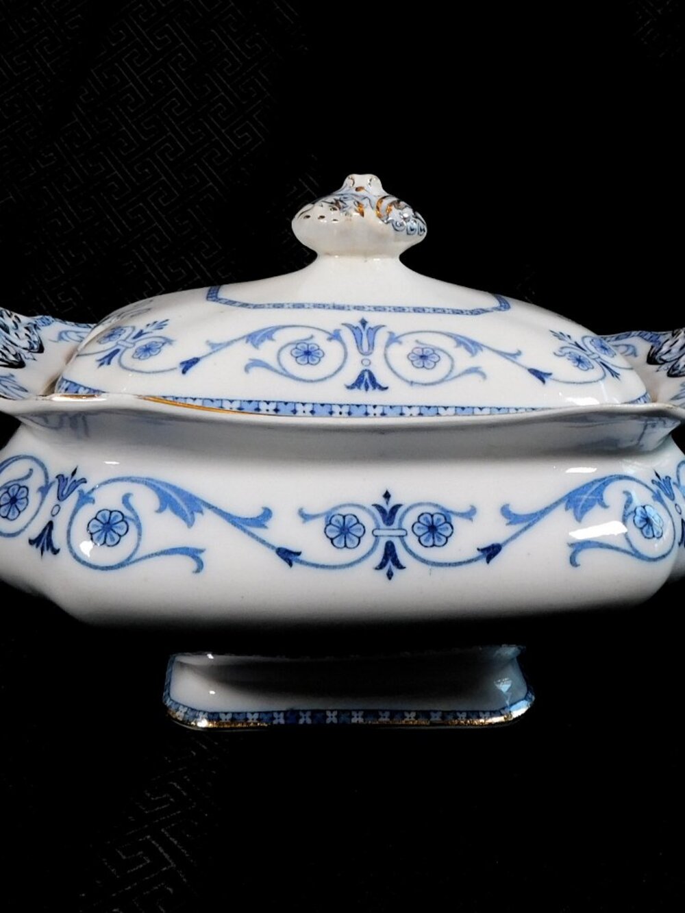 Burgess & Leigh Covered Gravy Boat or Soup Tureen in Leighton # 23945